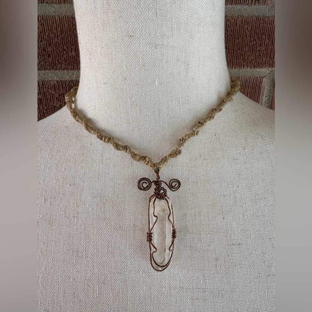 Hemp, copper and crystal choker.